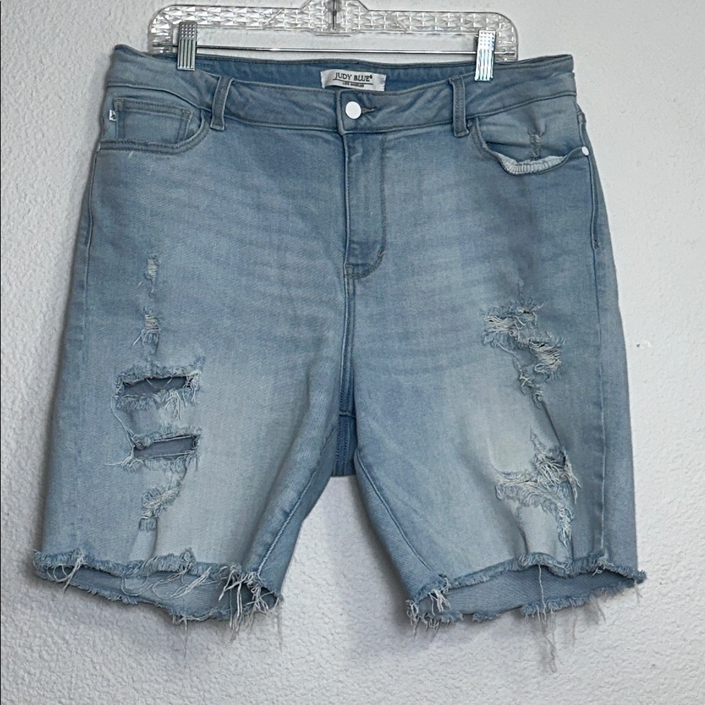 Judy Blue Women’s Size 2XL Distressed Cut Off Stretchy Denim Shorts Light‎ Wash